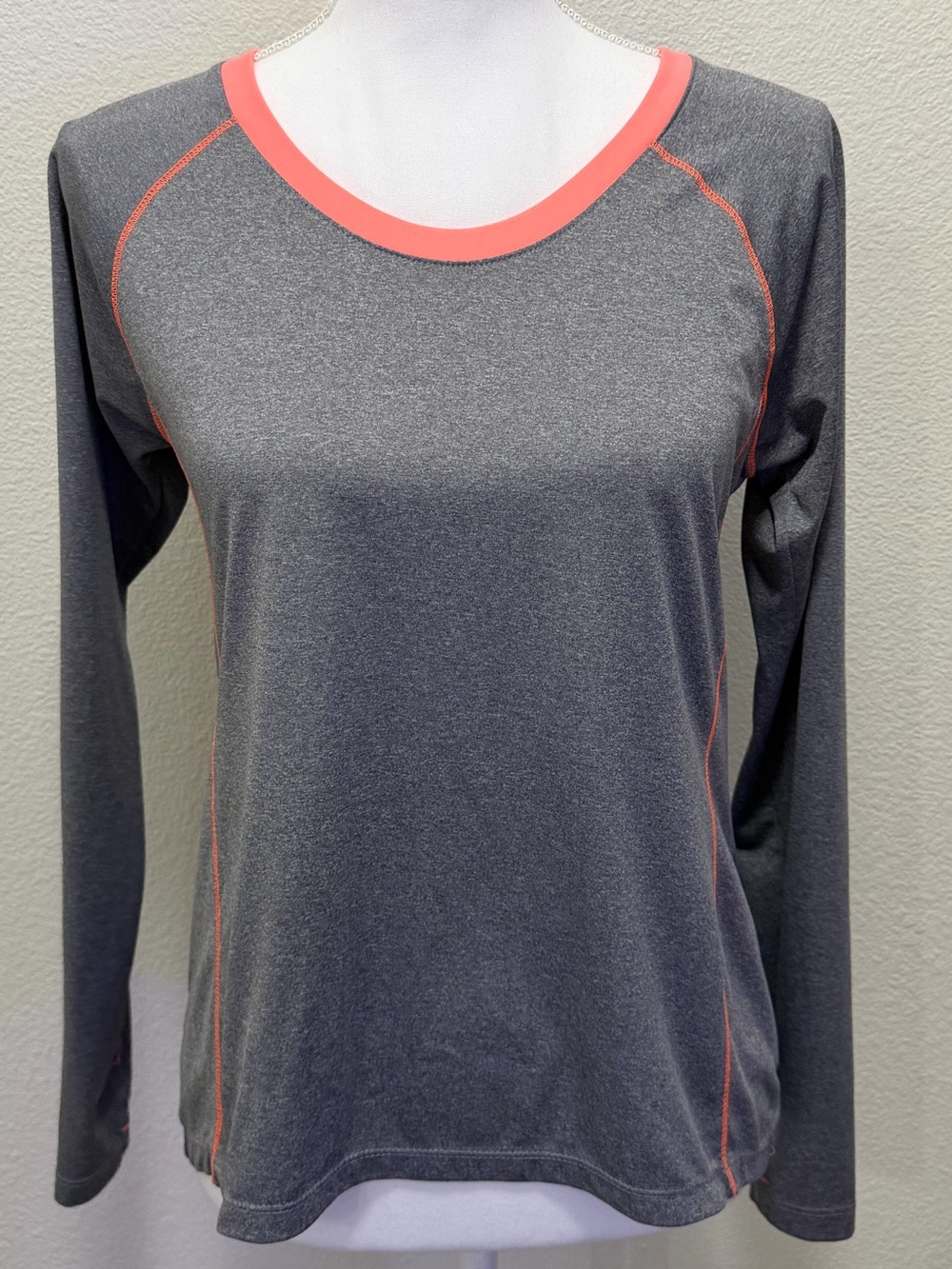 Avia gray and coral long sleeve athletic pullover shirt, medium